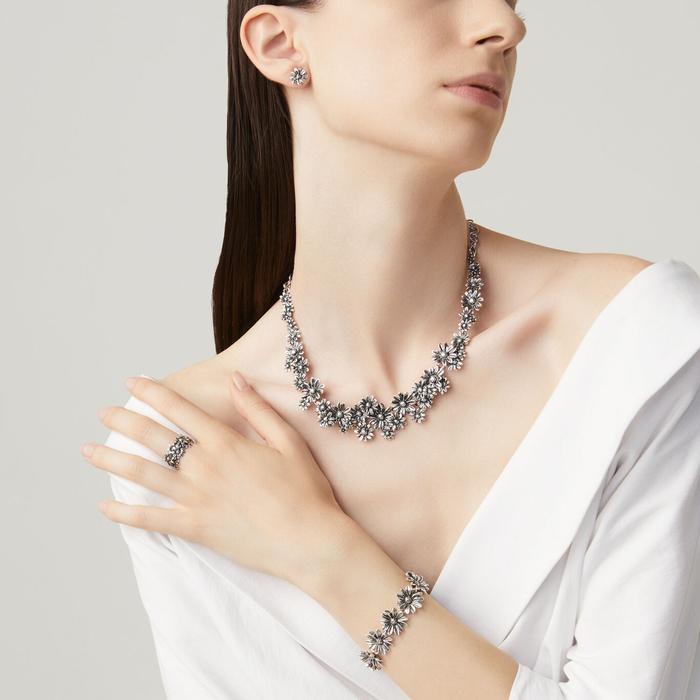 Medium Daisy Earrings