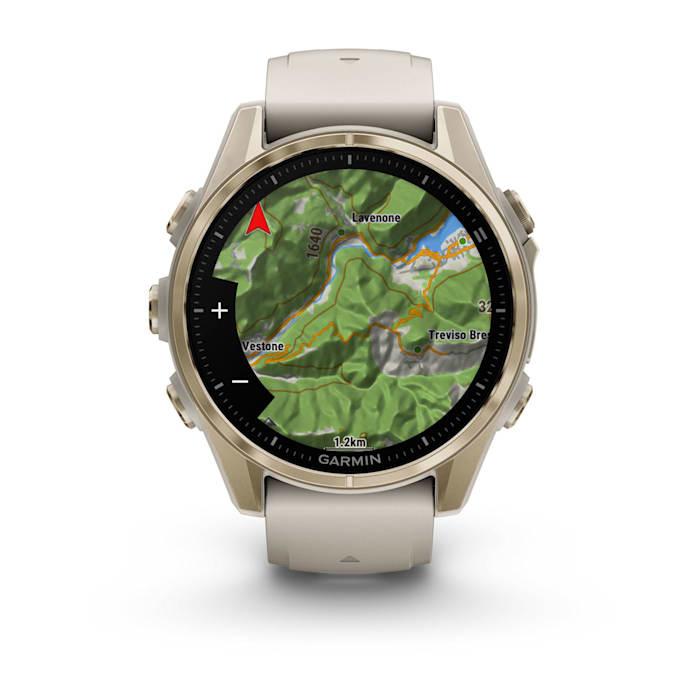 Fēnix® 8 - 43 mm, AMOLED, Sapphire, Soft Gold con cinturino Fog grey/dark sandstone in silicone