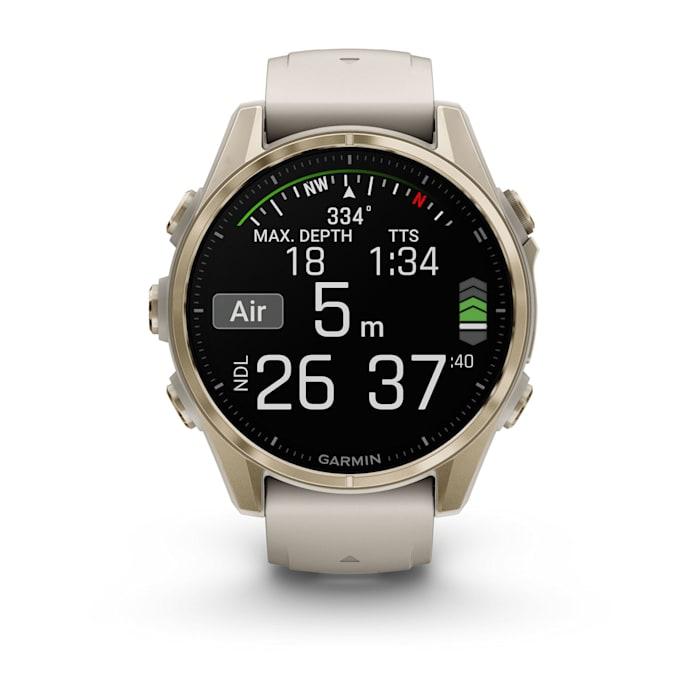 Fēnix® 8 - 43 mm, AMOLED, Sapphire, Soft Gold con cinturino Fog grey/dark sandstone in silicone