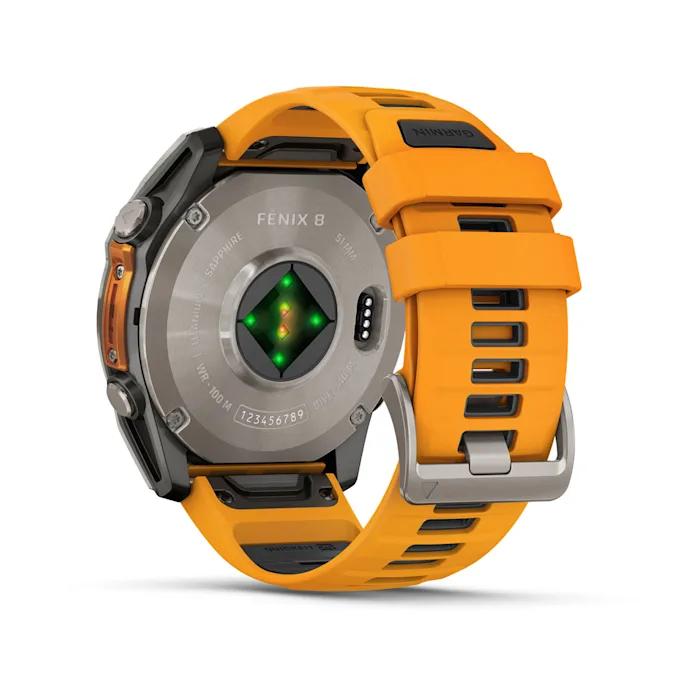 Fēnix® 8 - 51 mm, AMOLED, Sapphire, Titanium con cinturino in silicone Spark Orange/grafite