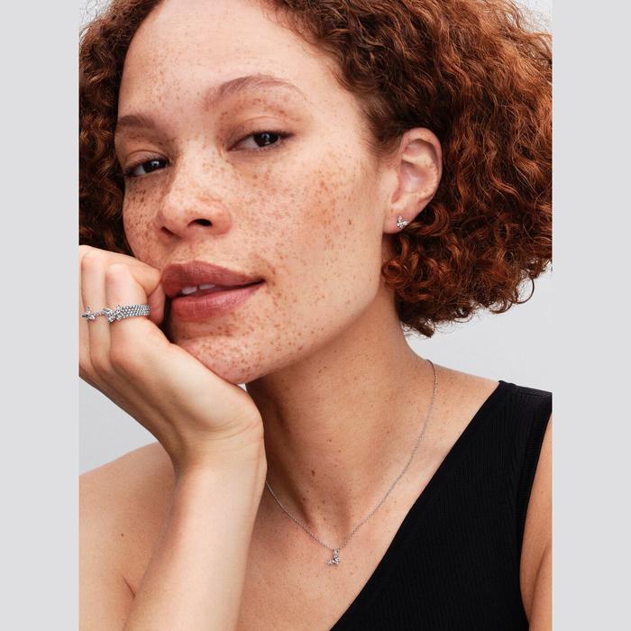 Anello Fascia Pavè con Farfalla Luminosa