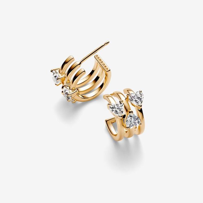 Boucles d'oreilles
Cercles ouverts avec trois cœurs