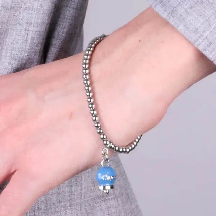 Bracciale in Acciaio con campanella pendente blu cobalto con scritta Capri