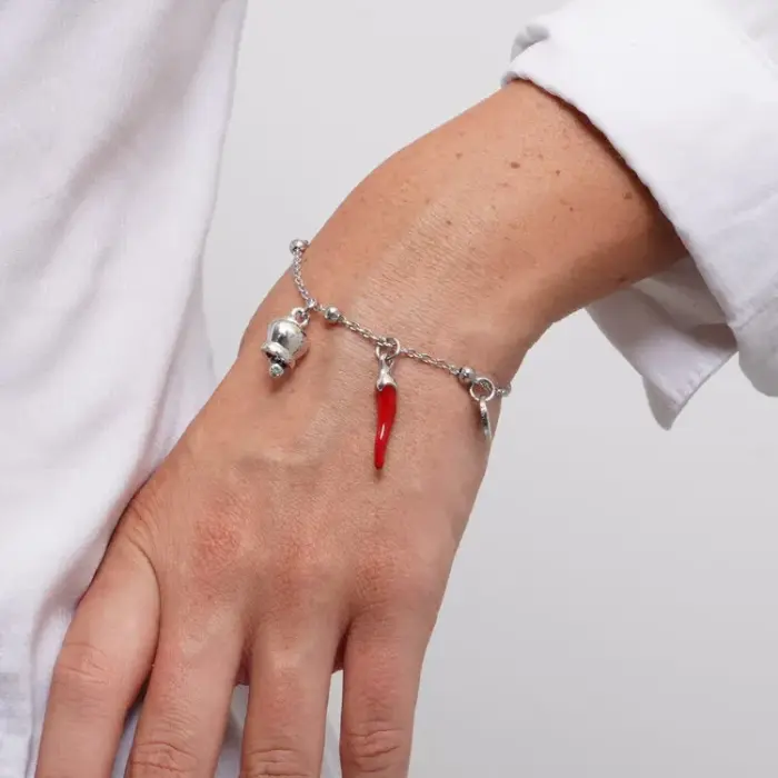 Bracciale in Acciaio con cornetto rosso pendente e campanella portafortuna con punto luce