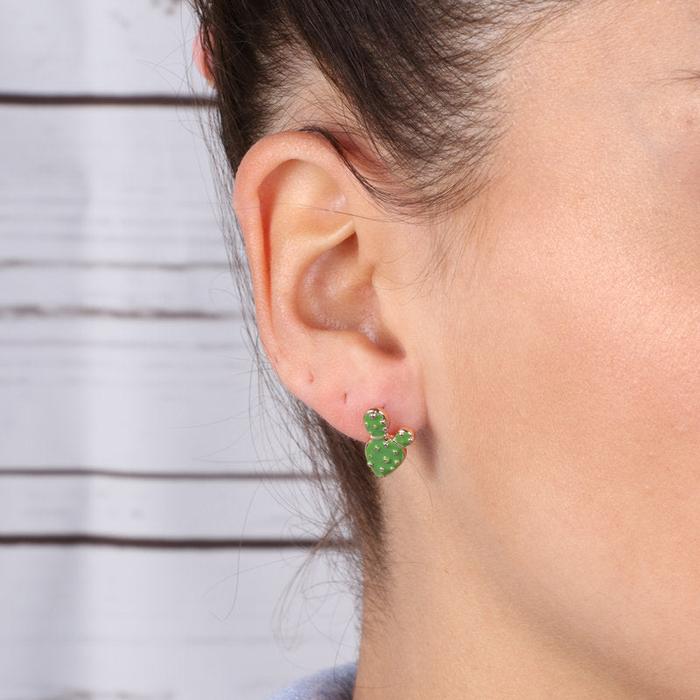 Boucles d'oreilles à tige en métal, avec des figues de Barbarie ornées d'émail vert