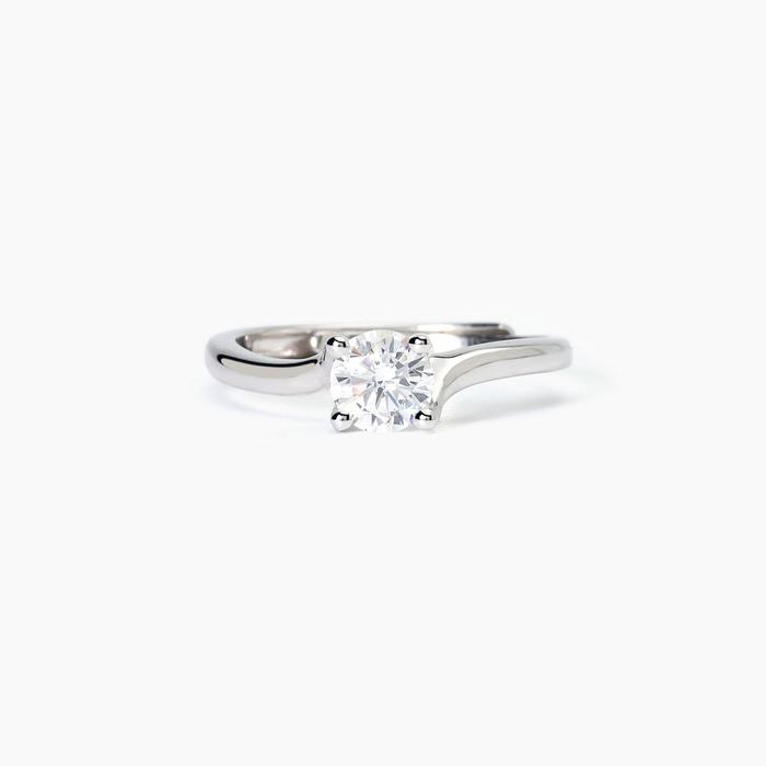 SOLITAIRE Zirconia Hug Silver Ring