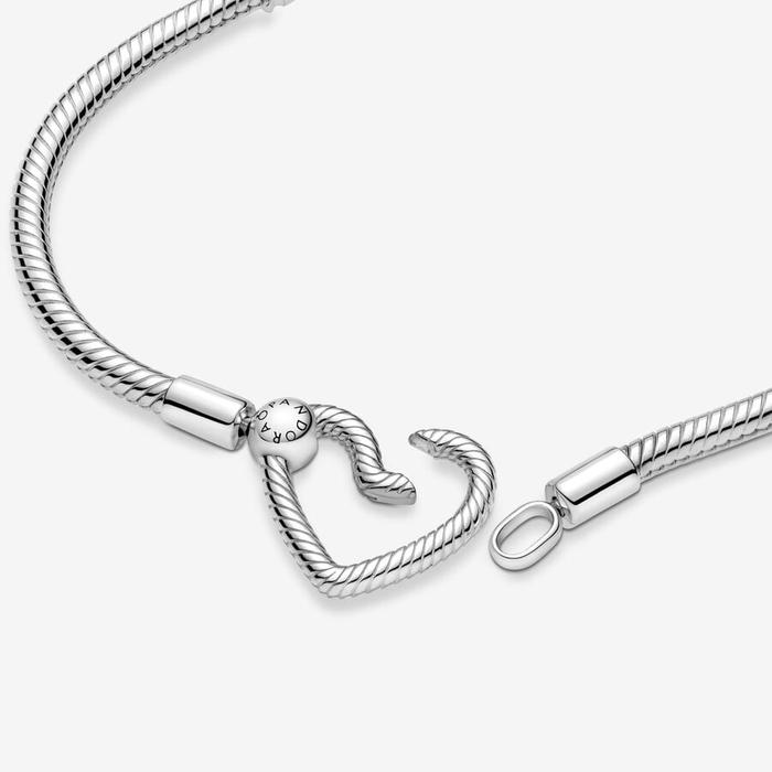 Bracelet with heart clasp that can be assembled