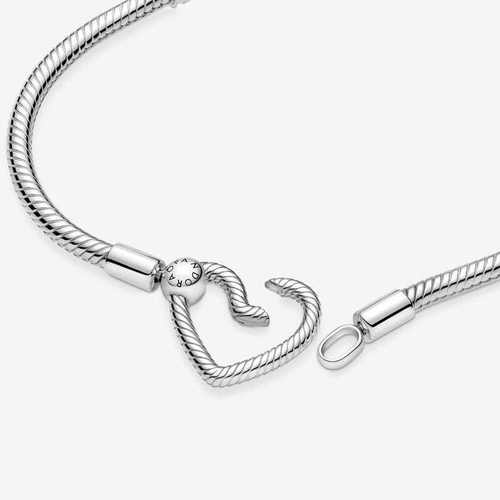 Bracelet with heart clasp that can be assembled