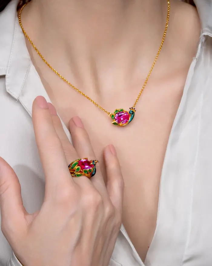 Collana Pavone