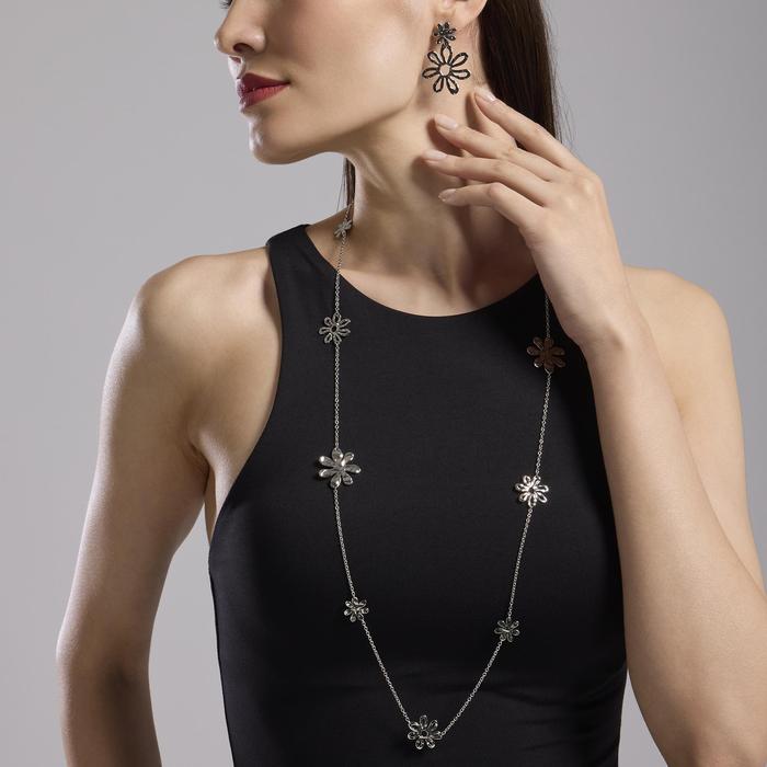 Boucles d'oreilles pendantes à fleurs martelées