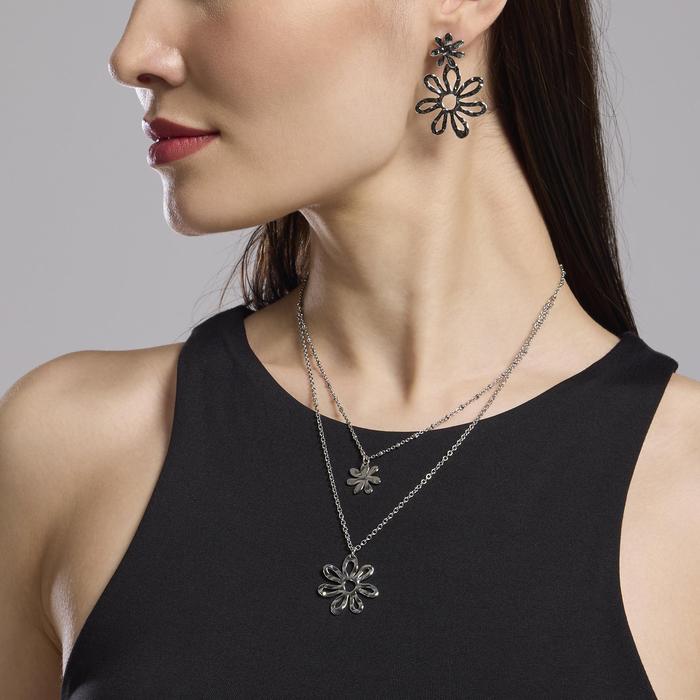 Boucles d'oreilles pendantes à fleurs martelées