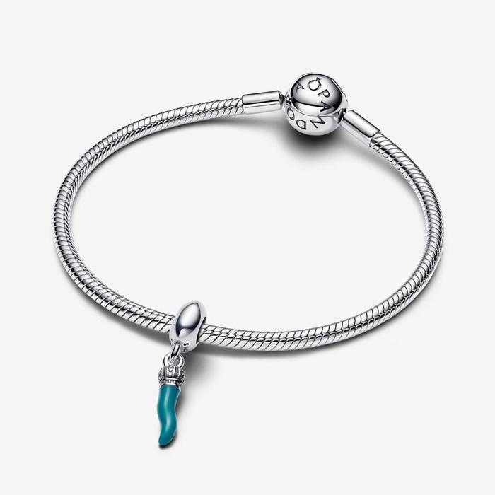 Pendentif porte-bonheur en corne turquoise