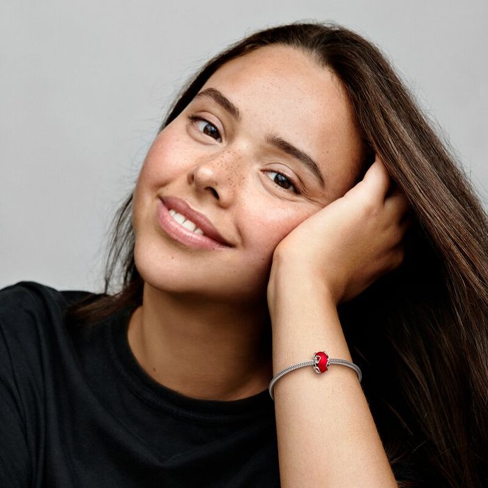 Breloque en verre de Murano rouge et cœurs