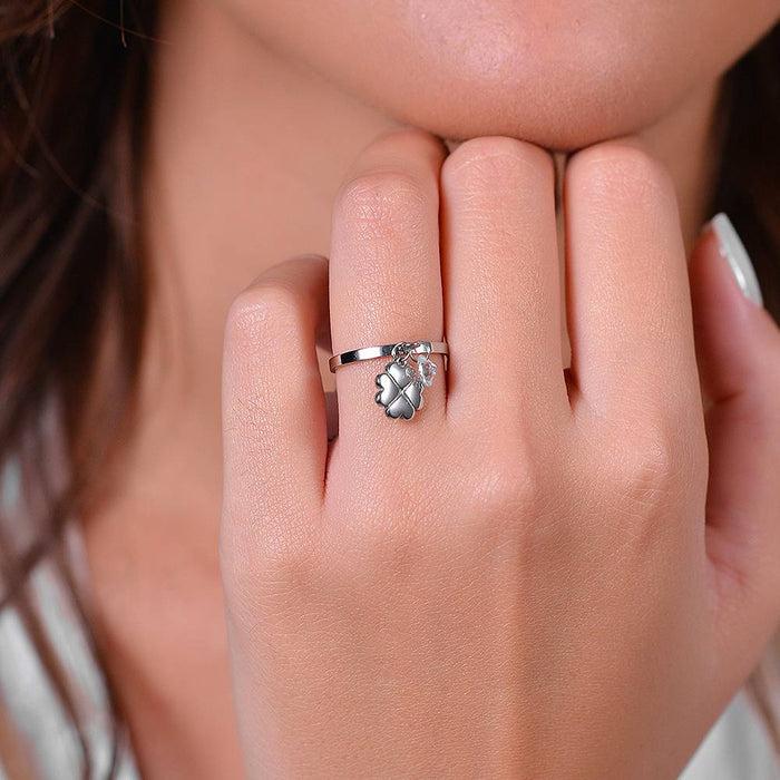 BAGUE FEMME EN ACIER AVEC TRÈFLE À QUATRE FEUILLES ET ZIRCON
