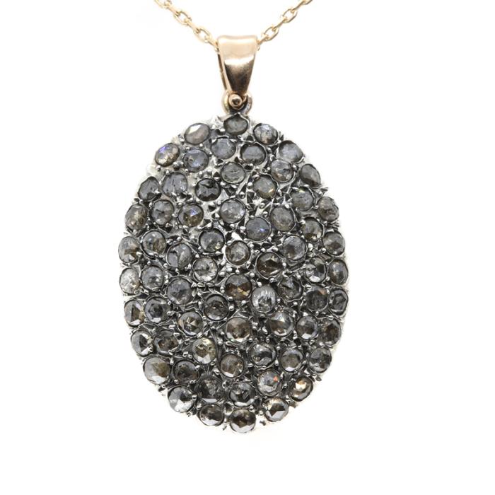 Ciondolo toppa ovale