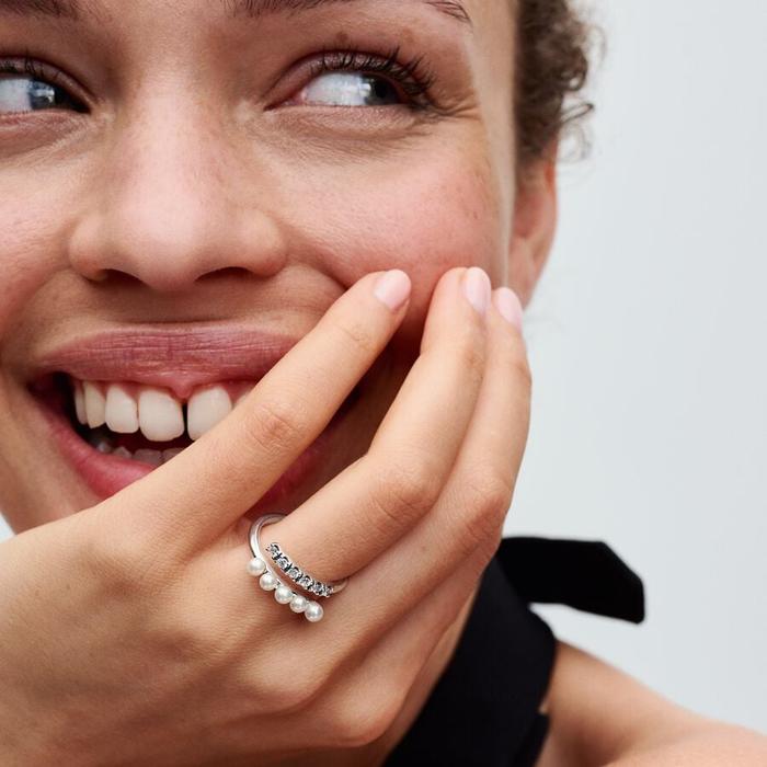 Anello Intreccio con Perle d’Acqua Dolce Coltivate e Pavè