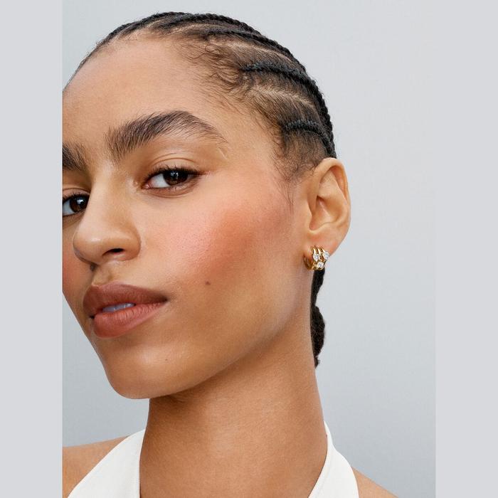 Boucles d'oreilles
Cercles ouverts avec trois cœurs