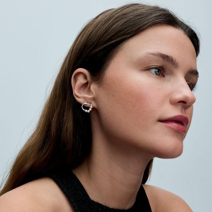 Boucles d'oreilles à ligne sinueuse circulaire avec perles de culture d'eau douce