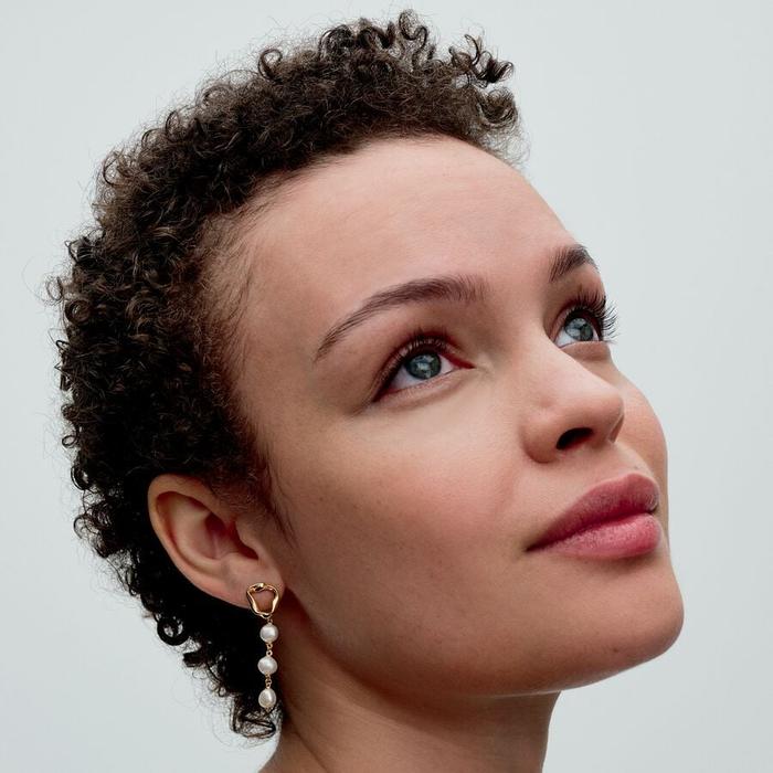 Boucles d'oreilles pendantes sinueuses avec perles de culture d'eau douce