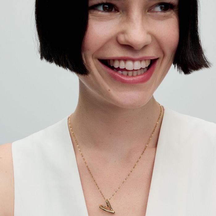 Collier cœur à ligne sinueuse