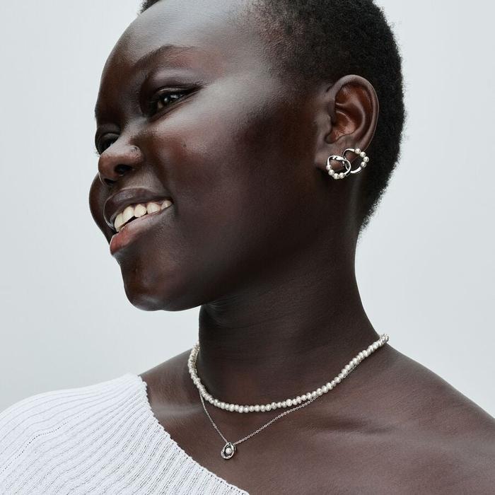 Boucles d'oreilles à ligne sinueuse circulaire avec perles de culture d'eau douce