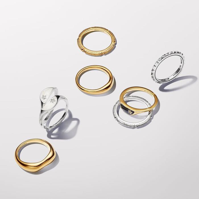 Bague demi-joint en émail Pandora ME