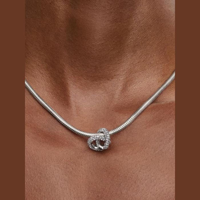 Charm Cuore Nodo Infinito e Pavè