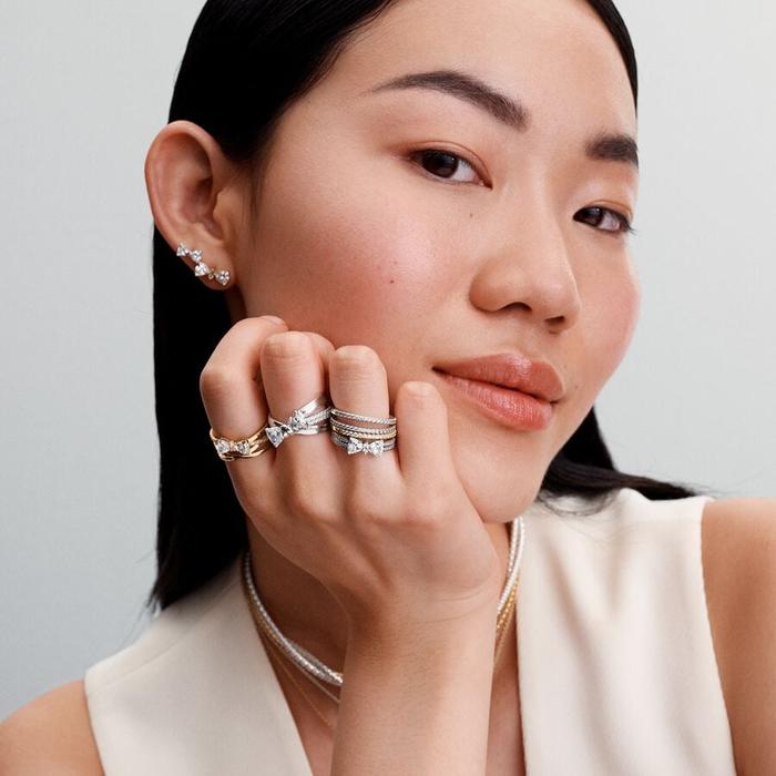 Braided Band Ring with Bright Bow