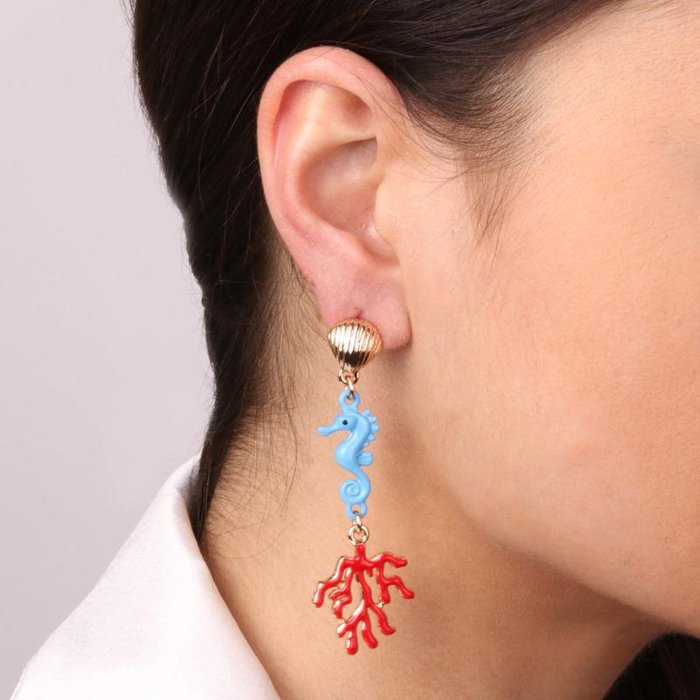 Metal earrings with seahorse and corals