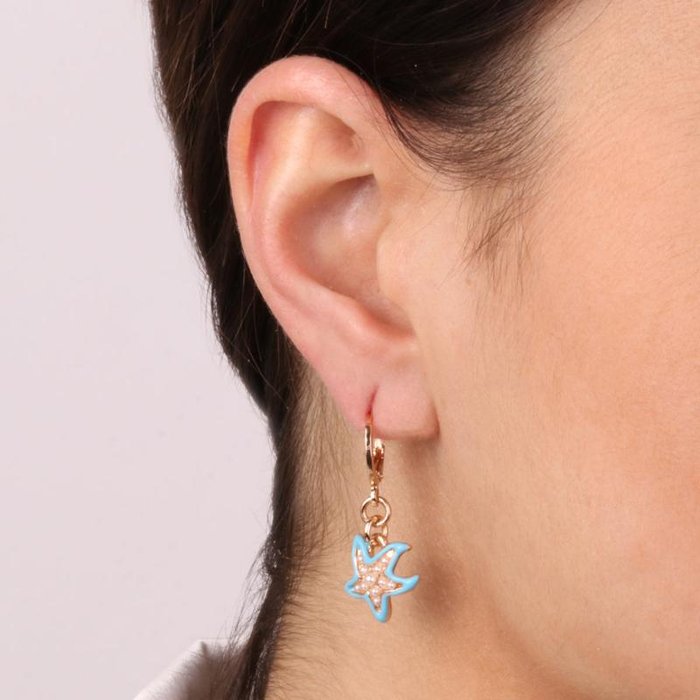 Metal earrings with starfish pendant
