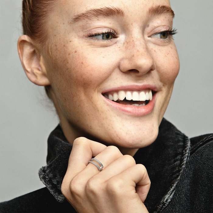 Bague double bande avec logo et pavé