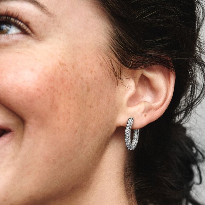 Boucles d'oreilles créoles pavées à bande unique