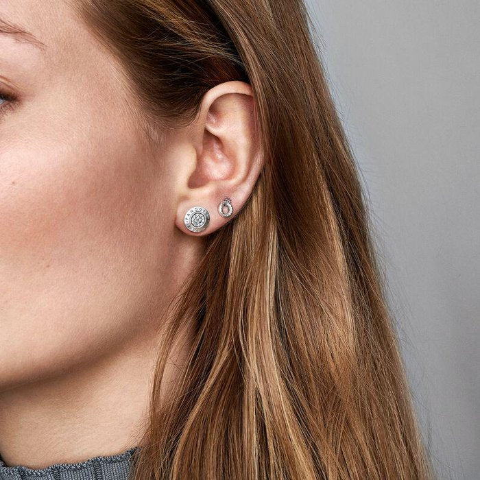 Boucles d'oreilles à tige couronnées O