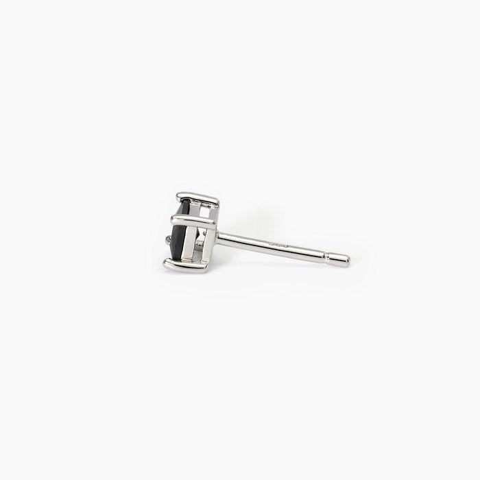 Princess cut earring POINT OF VIEW