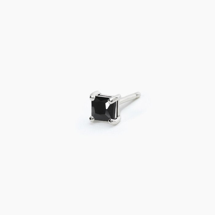 Princess cut earring POINT OF VIEW