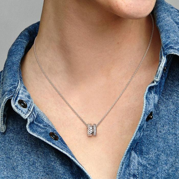 Collier avec logo, pavé et sphères
