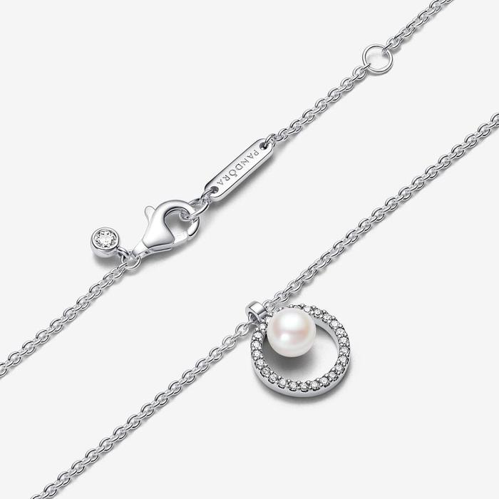 Necklace with Cultured Freshwater Pearl and Pavè
