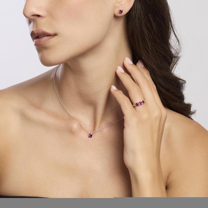 Boucles d'oreilles en argent et rubis synthétique brillant