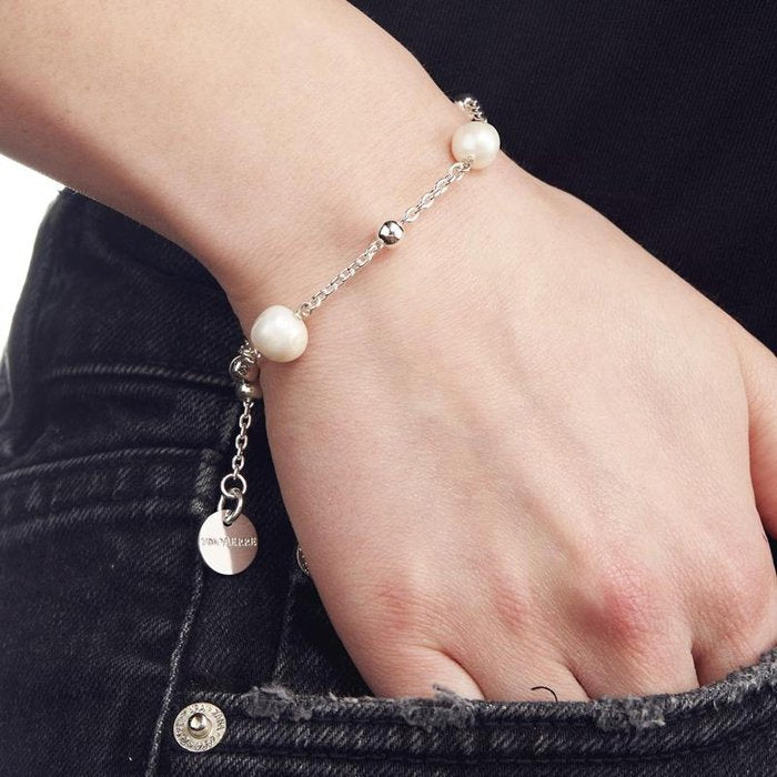 Chain bracelet with natural pearls