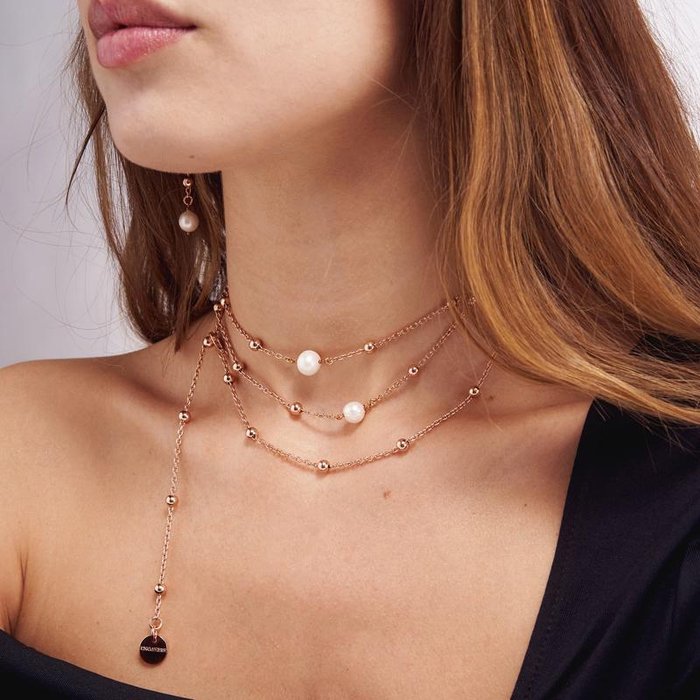 Collana in bronzo dorato rosa e perle naturali