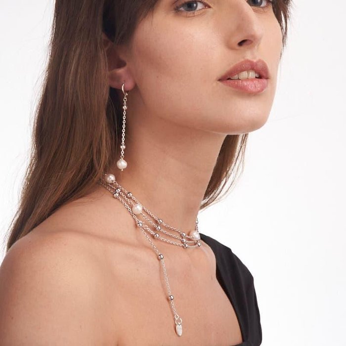 Chain and natural pearl necklace