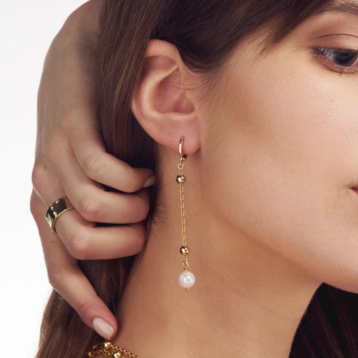 Gold plated bronze earrings with natural pearl