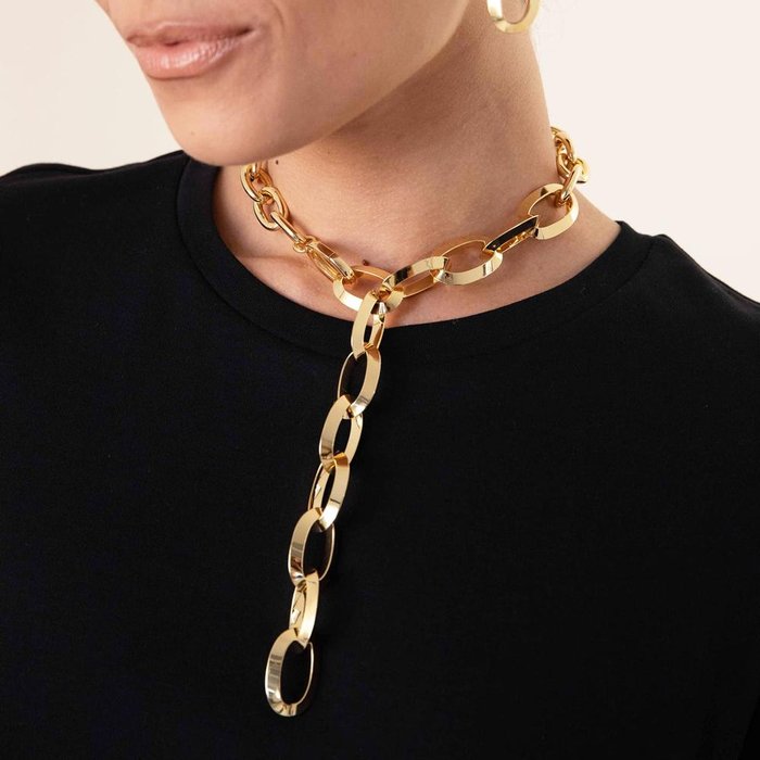 Necklace with oval and triangular links