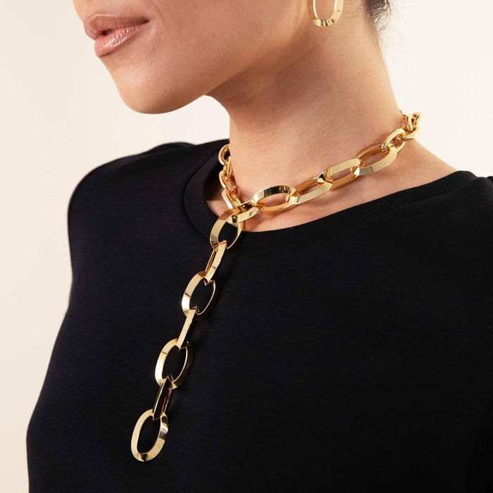 Necklace with oval and triangular links