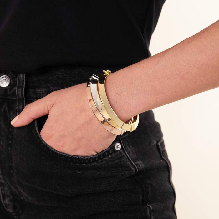 Rigid bracelet with triangular tube