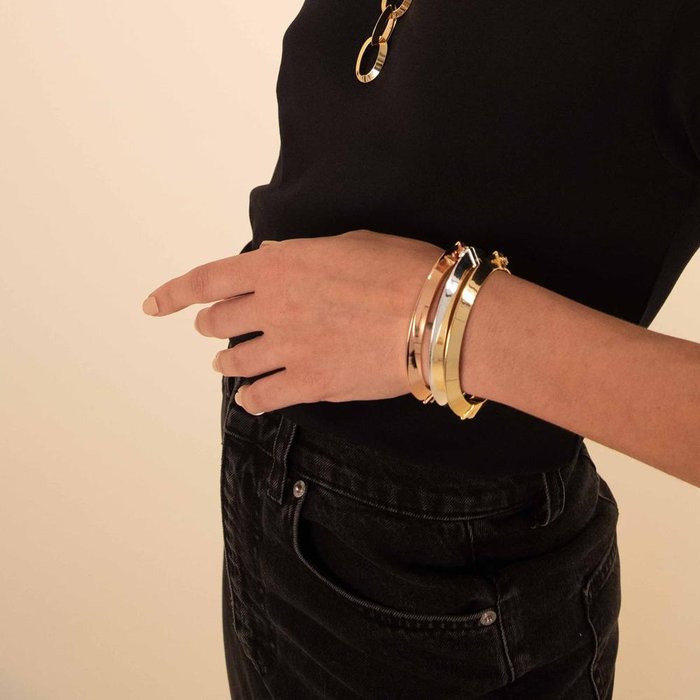 Rigid bracelet with triangular tube