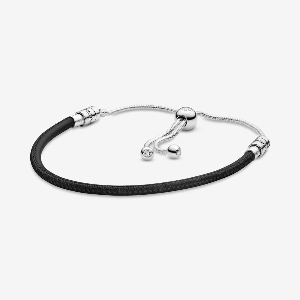 Bracciale Pandora Moments in pelle nera con chiusura regolabile