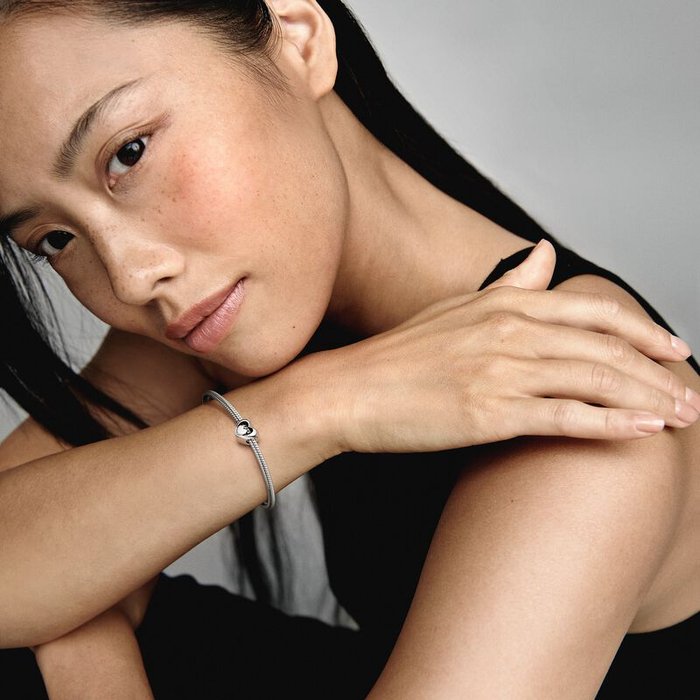 Breloque en forme de cœur ajouré L'amour commence de l'intérieur