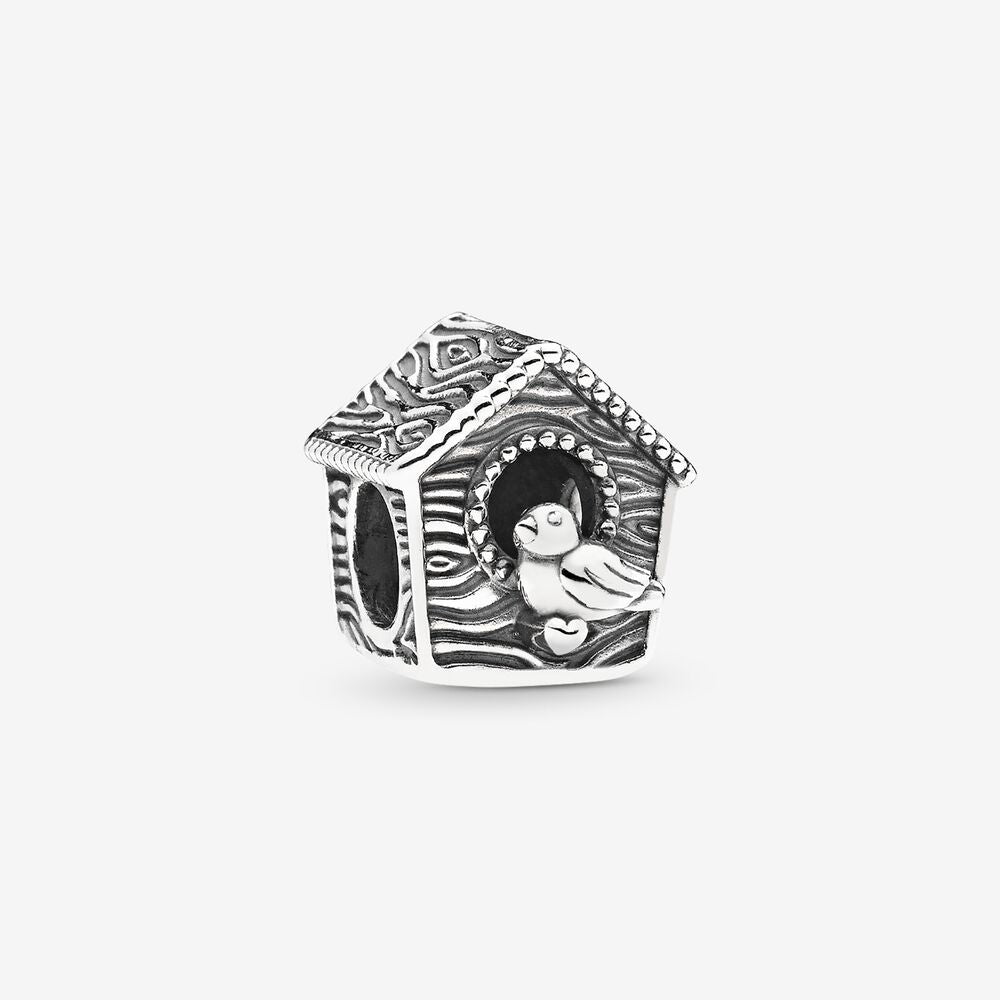 Charme du nid de printemps