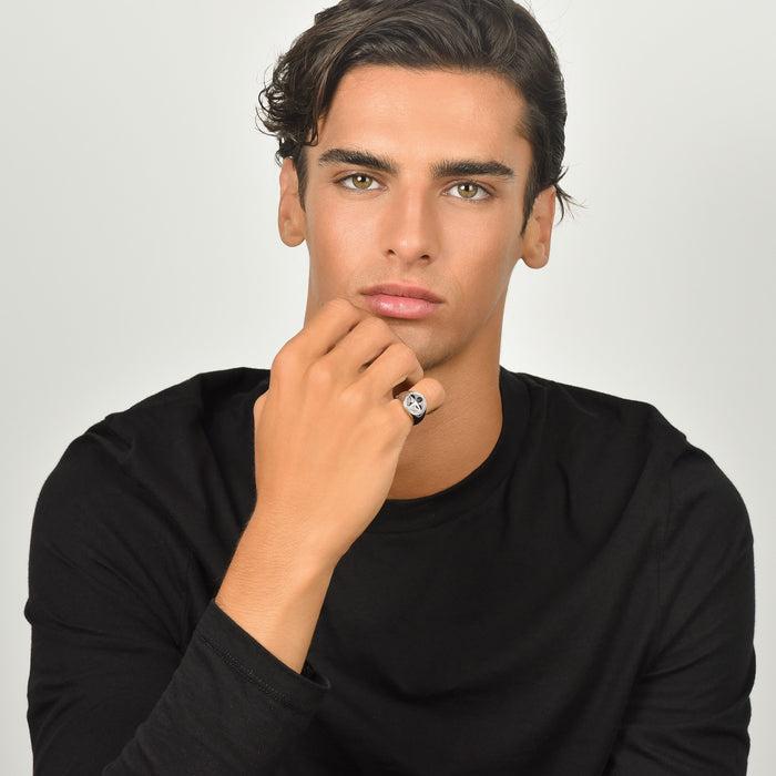 ANELLO UOMO IN ACCIAIO CON ROSA DEI VENTI E SMALTO NERO
